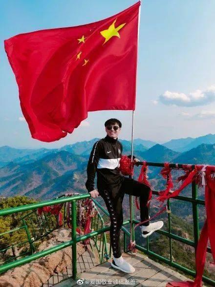 贵州消防增援力量投入云南镇雄山体滑坡现场开展搜救工作